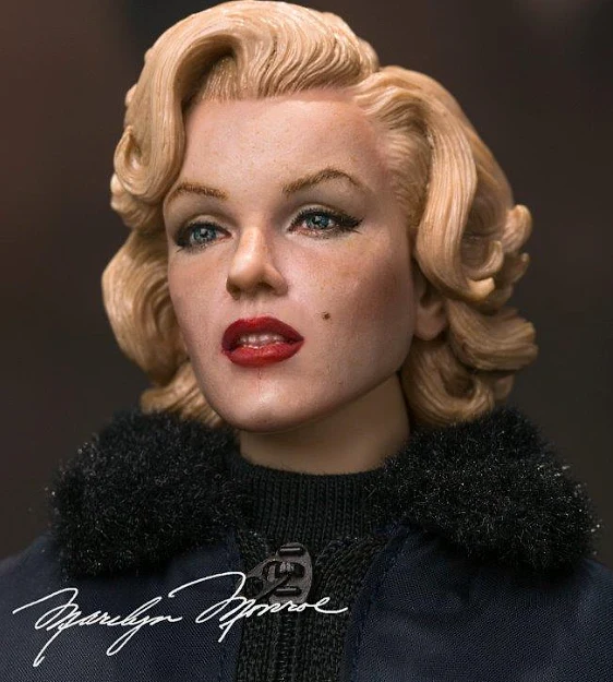 Marilyn Monroe (Military Outfit)