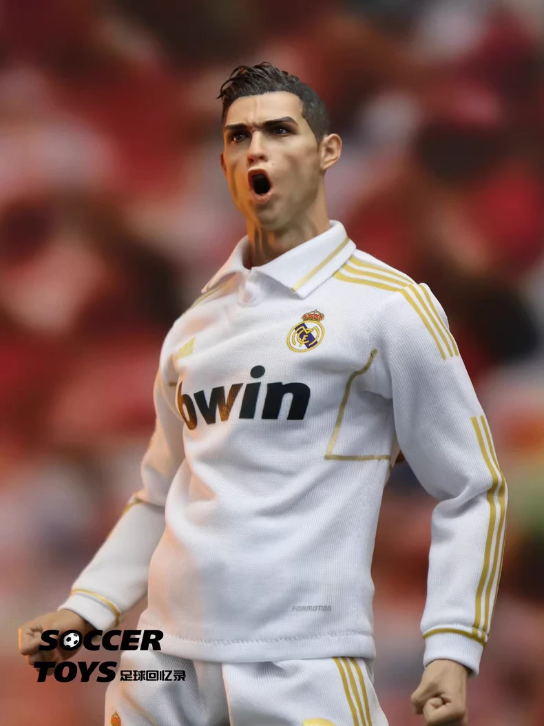 Cristiano Ronaldo (Real Madrid, Gold Trim, Siu Roar)